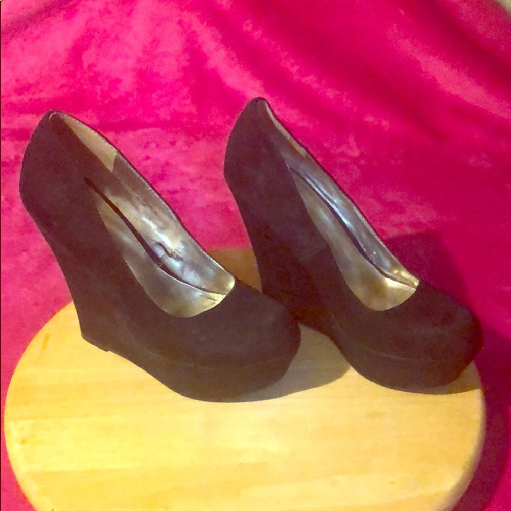 7.5 mossimo closed toe black wedge pumps